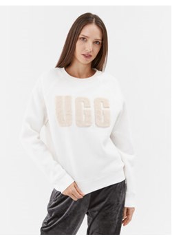 Ugg Bluza Madeline Fuzzy Logo 1123718 Biały Regular Fit ze sklepu MODIVO w kategorii Bluzy damskie - zdjęcie 168855061