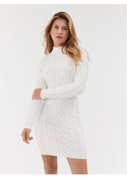 Guess Sukienka dzianinowa W3BK18 Z3382 Biały Slim Fit ze sklepu MODIVO w kategorii Sukienki - zdjęcie 168855081