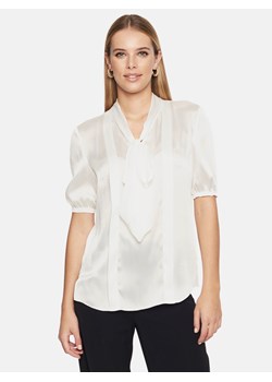 Biała satynowa bluzka damska z szarfą L'AF Zorin ze sklepu Eye For Fashion w kategorii Bluzki damskie - zdjęcie 168858251