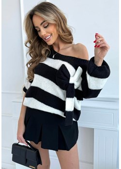 krótki sweter wendy w paski z kokardą polski producent j&k premium -  czarny ze sklepu STYLOWO w kategorii Swetry damskie - zdjęcie 168858842