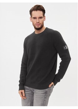 Calvin Klein Jeans Sweter J30J323989 Czarny Regular Fit ze sklepu MODIVO w kategorii Swetry męskie - zdjęcie 168934844