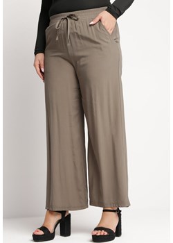 Ciemnozielone Bawełniane Spodnie Szerokie z Kieszeniami Hiveta ze sklepu Born2be Odzież w kategorii Spodnie damskie - zdjęcie 168935422