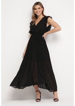 Czarna Plisowana Sukienka Maxi Wiskozowa z Kopertowym Dekoltem i Falbankami Glimes ze sklepu Born2be Odzież w kategorii Sukienki - zdjęcie 168935460