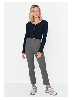 trendyol Spodnie w kolorze szarym ze sklepu Limango Polska w kategorii Spodnie damskie - zdjęcie 168937822