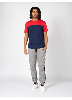 Fila T-Shirt "Tee" | FAM0325 | Mężczyzna | Czerwony, Granatowy ze sklepu ubierzsie.com w kategorii T-shirty męskie - zdjęcie 168961064