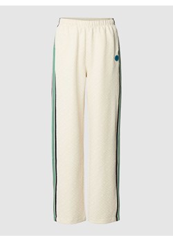 Spodnie materiałowe o kroju relaxed fit z fakturowanym wzorem ze sklepu Peek&Cloppenburg  w kategorii Spodnie damskie - zdjęcie 168962962