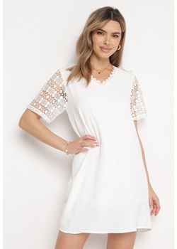 Biała Sukienka Mini o Luźnym Kroju ze Wstawkami z Koronki Jolenia ze sklepu Born2be Odzież w kategorii Sukienki - zdjęcie 168981111