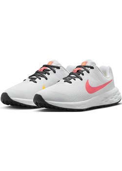 Nike Buty &quot;Revolution 6&quot; w kolorze białym do biegania ze sklepu Limango Polska w kategorii Buty sportowe damskie - zdjęcie 168985024