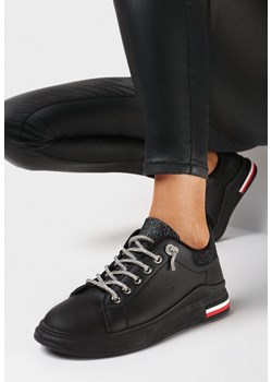Czarne Sneakersy z Biżuteryjnym Wiązaniem i Brokatowymi Wstawkami Eleria ze sklepu born2be.pl w kategorii Buty sportowe damskie - zdjęcie 168987061