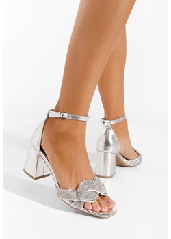 Srebrne sandały na słupku Sanita ze sklepu Zapatos w kategorii Sandały damskie - zdjęcie 168988211