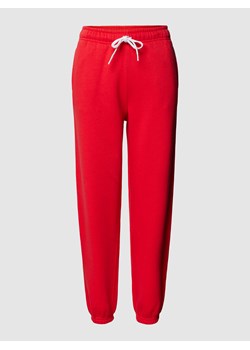 Spodnie dresowe z elastycznymi zakończeniami nogawek ze sklepu Peek&Cloppenburg  w kategorii Spodnie damskie - zdjęcie 168990290