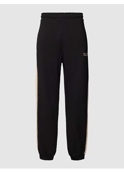 Spodnie dresowe z lampasami model ‘Aytoun’ ze sklepu Peek&Cloppenburg  w kategorii Spodnie męskie - zdjęcie 168993724