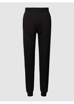 Spodnie dresowe o kroju regular fit z lampasami model ‘BRITNEY’ ze sklepu Peek&Cloppenburg  w kategorii Spodnie damskie - zdjęcie 168995642