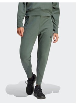 adidas Spodnie dresowe Z.N.E. Winterized IS4333 Zielony Regular Fit ze sklepu MODIVO w kategorii Spodnie damskie - zdjęcie 169015912