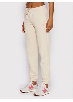 New Balance Spodnie dresowe WP21508 Beżowy Regular Fit ze sklepu MODIVO w kategorii Spodnie damskie - zdjęcie 169048281