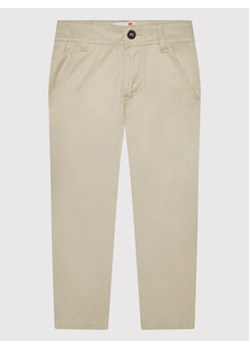 Timberland Spodnie materiałowe T24B88 S Beżowy Chino Fit ze sklepu MODIVO w kategorii Spodnie chłopięce - zdjęcie 169050650