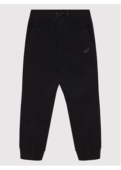4F Spodnie materiałowe HJL22-JSPMC001 Czarny Regular Fit ze sklepu MODIVO w kategorii Spodnie chłopięce - zdjęcie 169050860