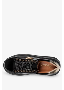 Czarne sneakersy skórzane lakierowane damskie na platformie z ozdobą sznurowane PRODUKT POLSKI Casu DS-739 ze sklepu Casu.pl w kategorii Buty sportowe damskie - zdjęcie 169080693