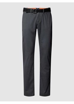 Chinosy o kroju slim fit z paskiem ze sklepu Peek&Cloppenburg  w kategorii Spodnie męskie - zdjęcie 169099503