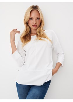 Mohito - Biała bluzka o swobodnym fasonie - kremowy ze sklepu Mohito w kategorii Bluzki damskie - zdjęcie 169131250