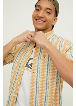 Quiksilver koszula męska kolor beżowy regular z kołnierzykiem klasycznym ze sklepu ANSWEAR.com w kategorii Koszule męskie - zdjęcie 169164010