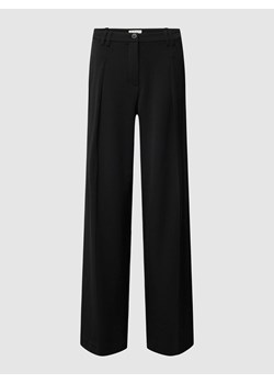 Spodnie materiałowe o rozkloszowanym kroju z zakładkami w pasie ze sklepu Peek&Cloppenburg  w kategorii Spodnie damskie - zdjęcie 169165481