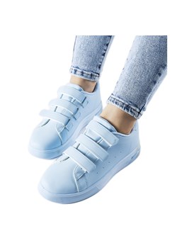 Błękitne sneakersy zapinane na rzepy Paré niebieskie ze sklepu ButyModne.pl w kategorii Trampki damskie - zdjęcie 169167334