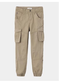 NAME IT Spodnie materiałowe Ryan 13151735 Beżowy Regular Fit ze sklepu MODIVO w kategorii Spodnie chłopięce - zdjęcie 169185624