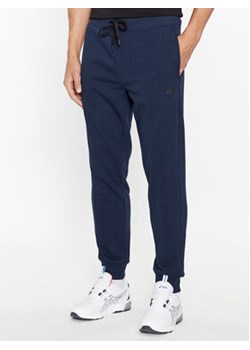 4F Spodnie dresowe 4FAW23TTROM451 Niebieski Regular Fit ze sklepu MODIVO w kategorii Spodnie męskie - zdjęcie 169190153