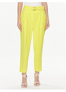Boss Spodnie materiałowe Tapiah 50490037 Żółty Regular Fit ze sklepu MODIVO w kategorii Spodnie damskie - zdjęcie 169204020
