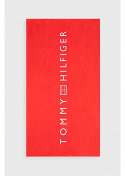 Tommy Hilfiger ręcznik bawełniany kolor czerwony UU0UU00074 ze sklepu ANSWEAR.com w kategorii Ręczniki - zdjęcie 169207240