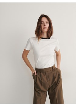Reserved - T-shirt z kontrastową lamówką - biały ze sklepu Reserved w kategorii Bluzki damskie - zdjęcie 169213083