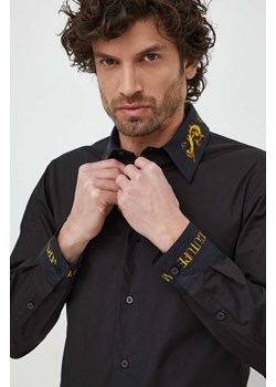 Versace Jeans Couture koszula bawełniana męska kolor czarny regular z kołnierzykiem klasycznym 76GAL2SW N0132 ze sklepu ANSWEAR.com w kategorii Koszule męskie - zdjęcie 169213470