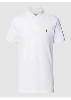 Koszulka polo o kroju tailored fit z wyhaftowanym logo ze sklepu Peek&Cloppenburg  w kategorii T-shirty męskie - zdjęcie 169216591