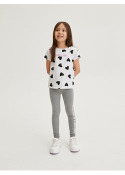 Reserved - Bawełniany t-shirt w serca - biały ze sklepu Reserved w kategorii Bluzki dziewczęce - zdjęcie 169217801