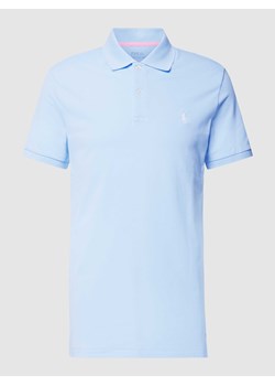 Koszulka polo o kroju tailored fit z wyhaftowanym logo ze sklepu Peek&Cloppenburg  w kategorii T-shirty męskie - zdjęcie 169221724