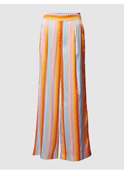 Spodnie materiałowe z szerokimi nogawkami i wzorem na całej powierzchni ze sklepu Peek&Cloppenburg  w kategorii Spodnie damskie - zdjęcie 169222342