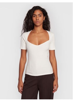 Gina Tricot Bluzka Gia 19059 Biały Slim Fit ze sklepu MODIVO w kategorii Bluzki damskie - zdjęcie 169230810