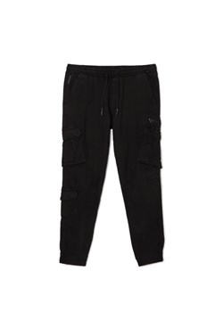 Cropp - Czarne joggery cargo - czarny ze sklepu Cropp w kategorii Spodnie męskie - zdjęcie 169236682