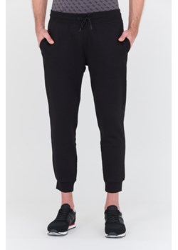 GUESS Czarne spodnie dresowe Aldwin, Wybierz rozmiar XXL ze sklepu outfit.pl w kategorii Spodnie męskie - zdjęcie 169237021