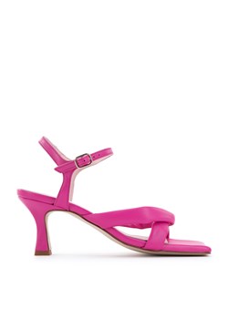 Damskie sandały skórzane z miękkimi paskami różowe ze sklepu WITTCHEN w kategorii Sandały damskie - zdjęcie 169238400