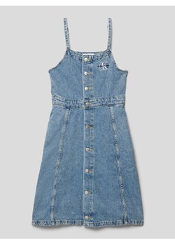 Sukienka jeansowa z wyhaftowanym logo model ‘MARBLE’ ze sklepu Peek&Cloppenburg  w kategorii Sukienki dziewczęce - zdjęcie 169239352
