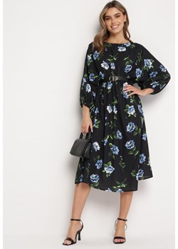 Czarno-Niebieska Rozkloszowana Sukienka Midi z Rękawami Nietoperz w Kwiaty Gervia ze sklepu Born2be Odzież w kategorii Sukienki - zdjęcie 169244131