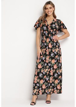Czarno-Różowa Wiskozowa Sukienka Maxi o Rozkloszowanym Kroju i Kopertowym Dekolcie w Kwiaty Arvelia ze sklepu Born2be Odzież w kategorii Sukienki - zdjęcie 169244342