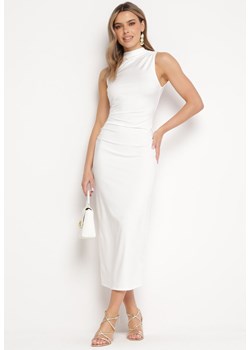 Biała Dopasowana Sukienka Maxi z Marszczeniami Elanae ze sklepu Born2be Odzież w kategorii Sukienki - zdjęcie 169244362