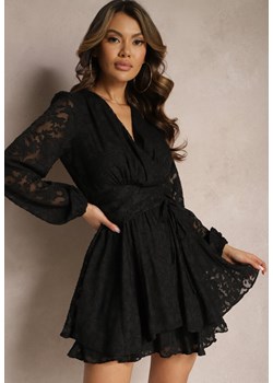 Czarna Kopertowa Sukienka Rozkloszowana Mini z Tkaniny Plumeti Haetna ze sklepu Renee odzież w kategorii Sukienki - zdjęcie 169245200