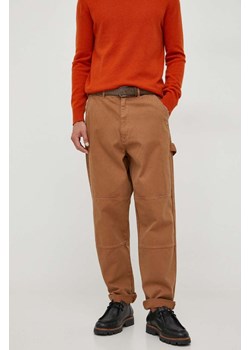 Barbour spodnie bawełniane kolor brązowy w fasonie chinos ze sklepu PRM w kategorii Spodnie męskie - zdjęcie 169246731