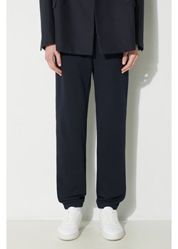 Fred Perry spodnie dresowe bawełniane Loopback Sweatpant kolor granatowy gładkie T5505.608 ze sklepu PRM w kategorii Spodnie męskie - zdjęcie 169246923