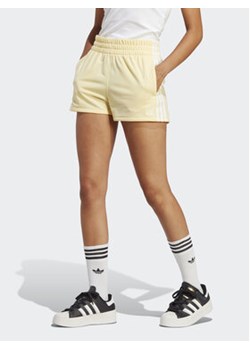 adidas Szorty sportowe 3-Stripes Shorts IB7425 Żółty Regular Fit ze sklepu MODIVO w kategorii Szorty - zdjęcie 169253300