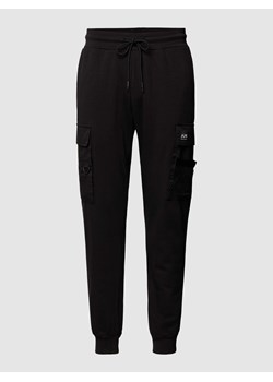 Spodnie dresowe z kieszeniami cargo ze sklepu Peek&Cloppenburg  w kategorii Spodnie męskie - zdjęcie 169255511